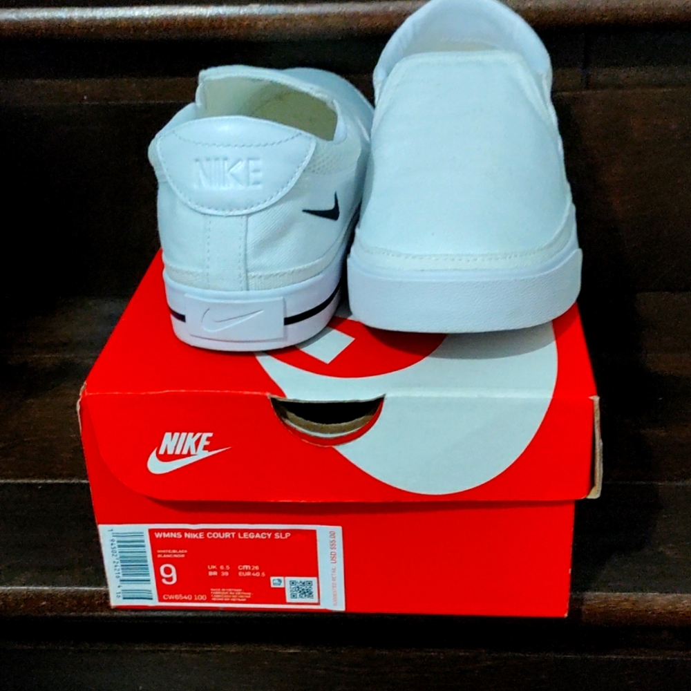 New in Box--Nike Court Legacy slip ons size 9